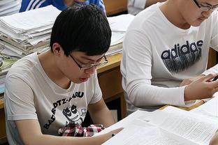 记者：徐新上午还在跟随海港队冬训，下午就启程奔赴阿联酋